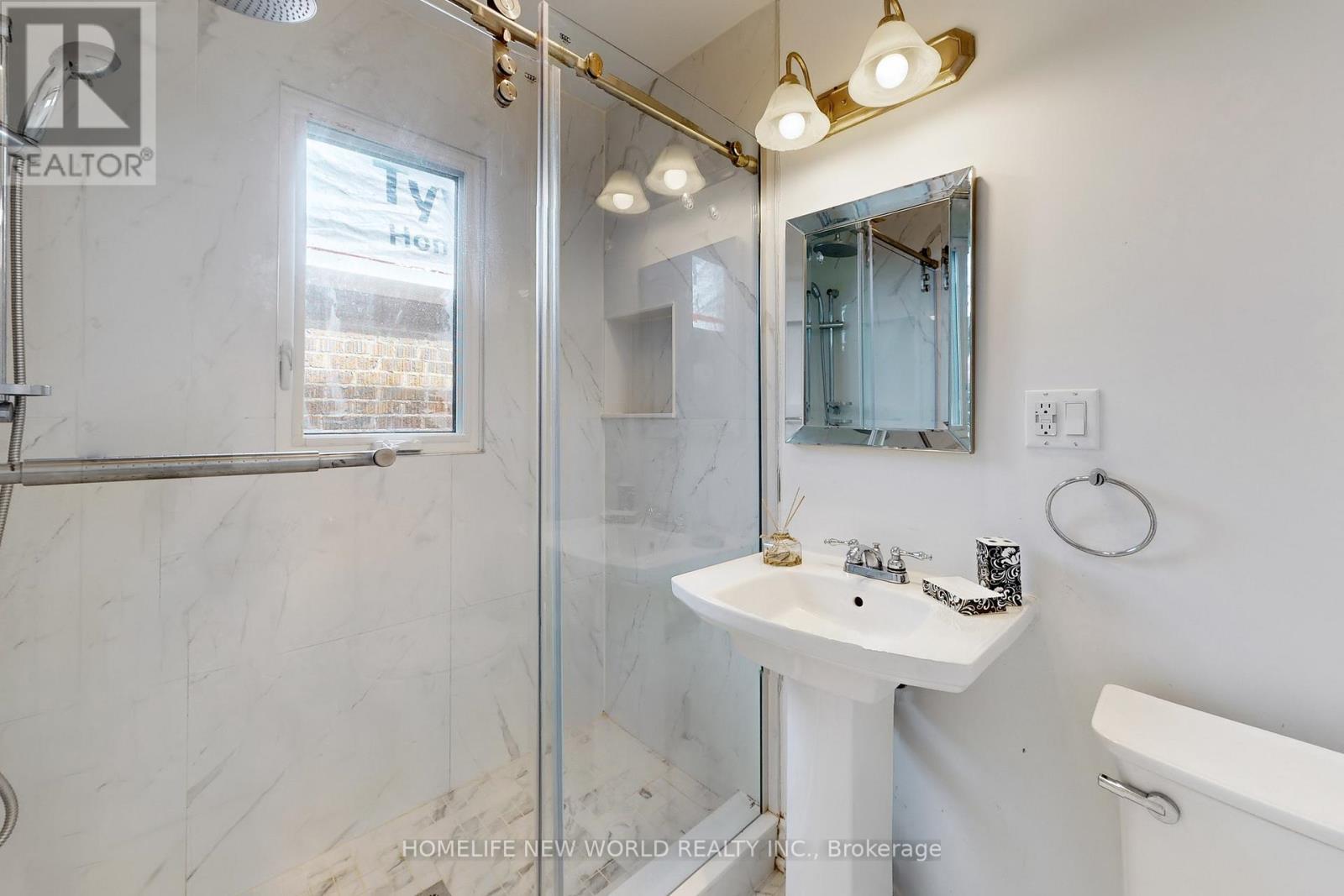14 Franklin Avenue, Toronto, ON - Indoor Photo Showing Bathroom