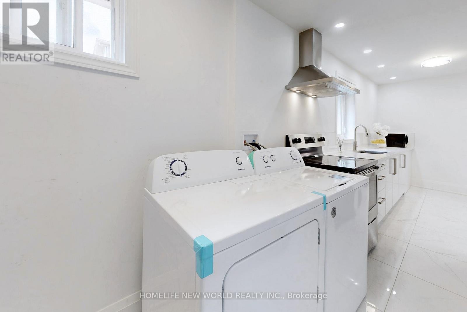14 Franklin Avenue, Toronto, ON - Indoor Photo Showing Laundry Room