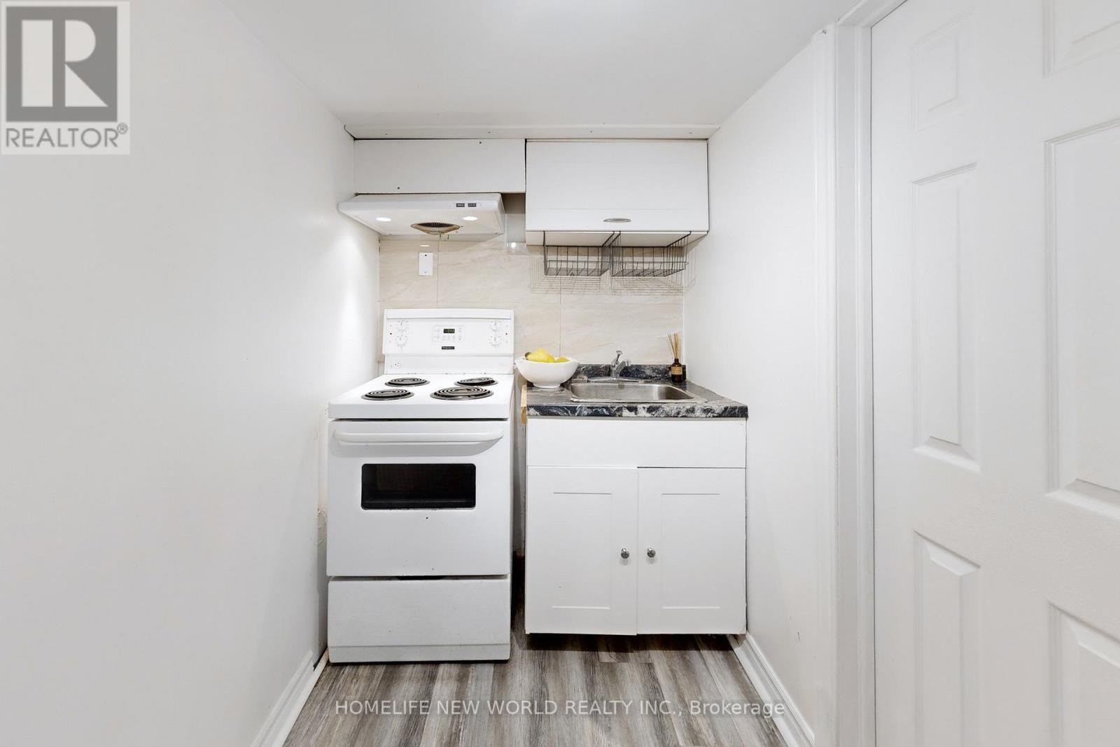 14 Franklin Avenue, Toronto, ON - Indoor Photo Showing Kitchen