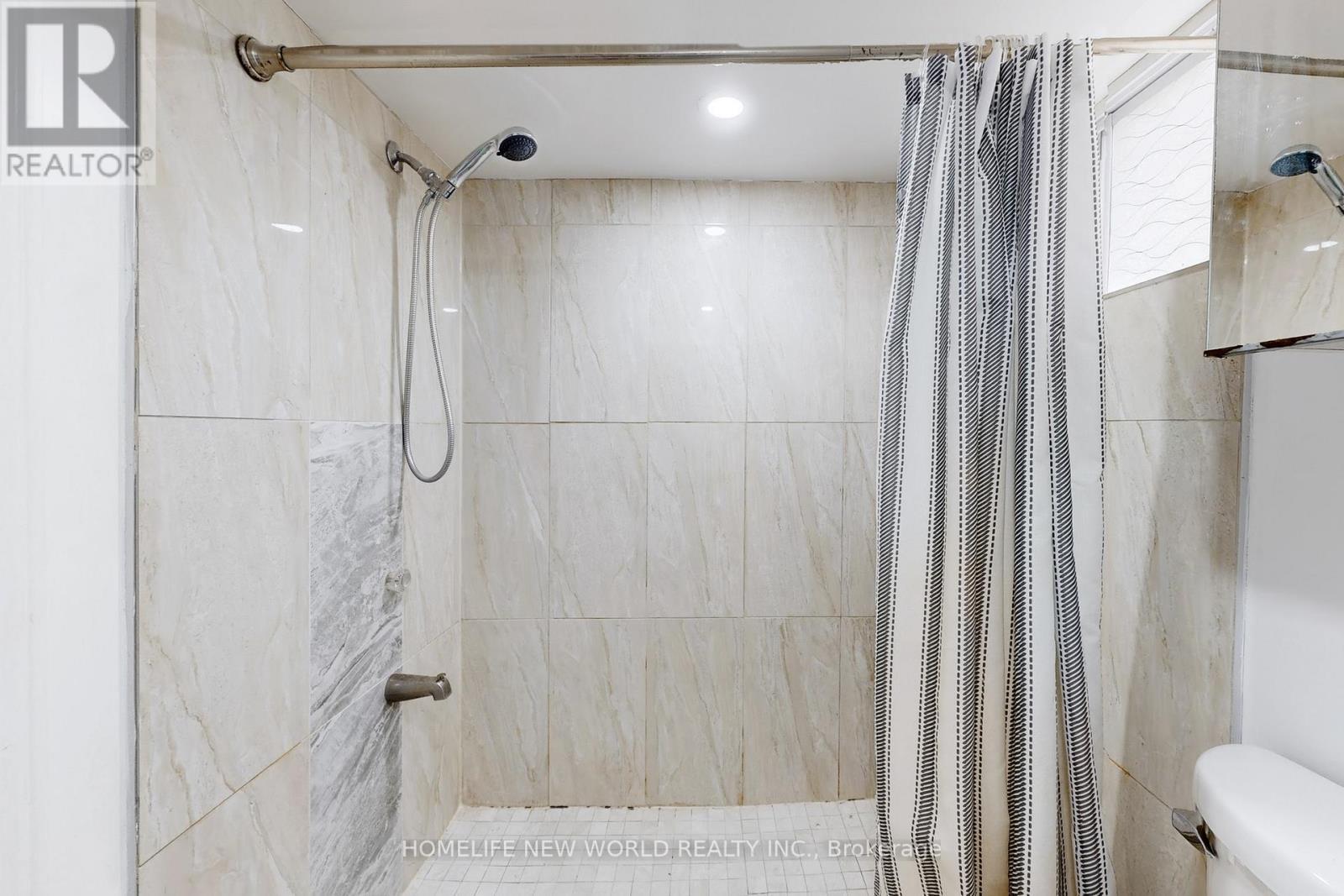 14 Franklin Avenue, Toronto, ON - Indoor Photo Showing Bathroom