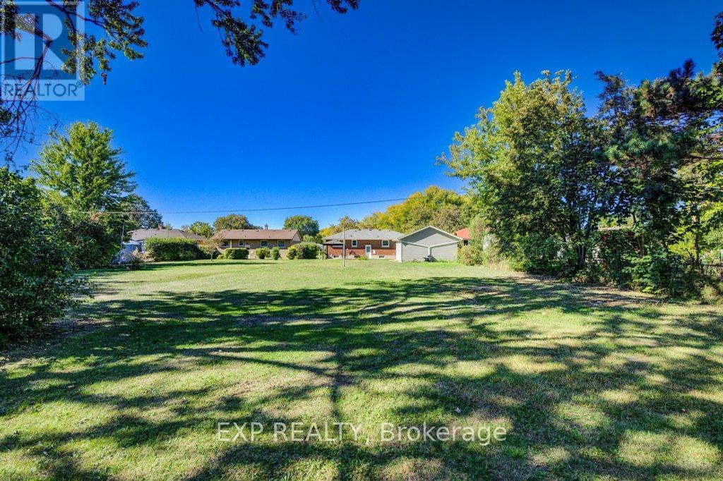 8568 Champlain Drive, Niagara Falls, ON - Outdoor With View