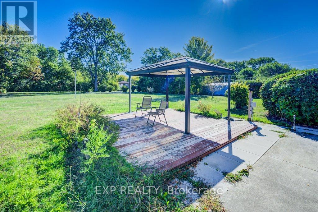 8568 Champlain Drive, Niagara Falls, ON - Outdoor