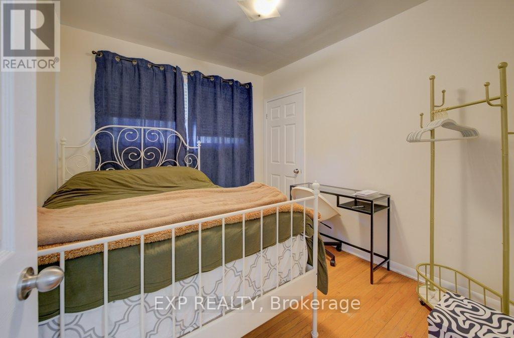 8568 Champlain Drive, Niagara Falls, ON - Indoor Photo Showing Other Room