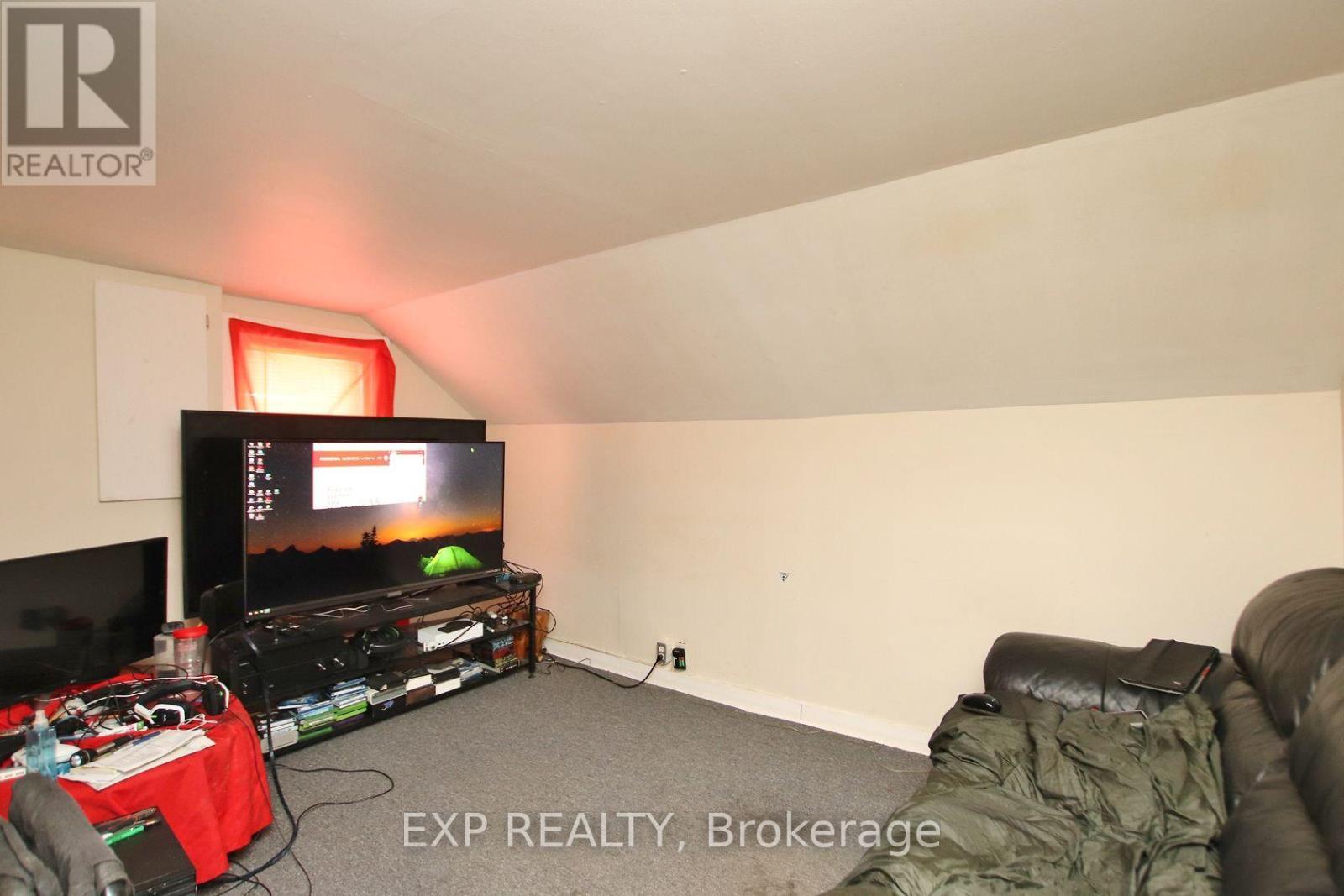 55 Ida Street S, Arnprior, ON - Indoor