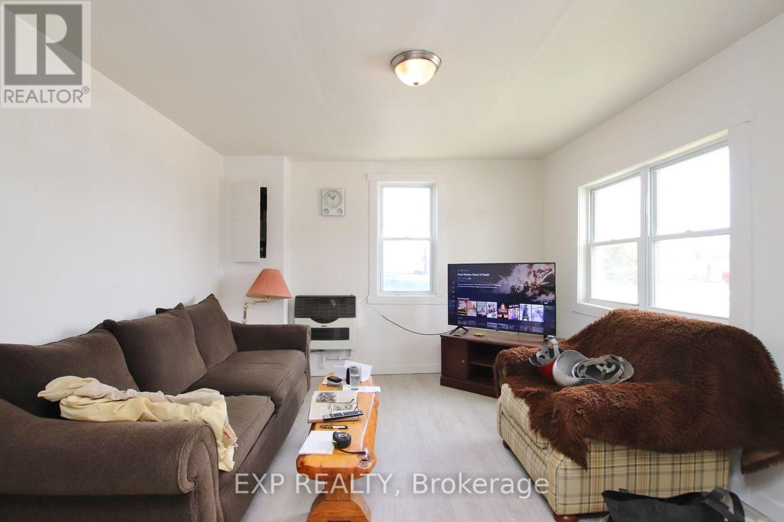 55 Ida Street S, Arnprior, ON - Indoor Photo Showing Living Room