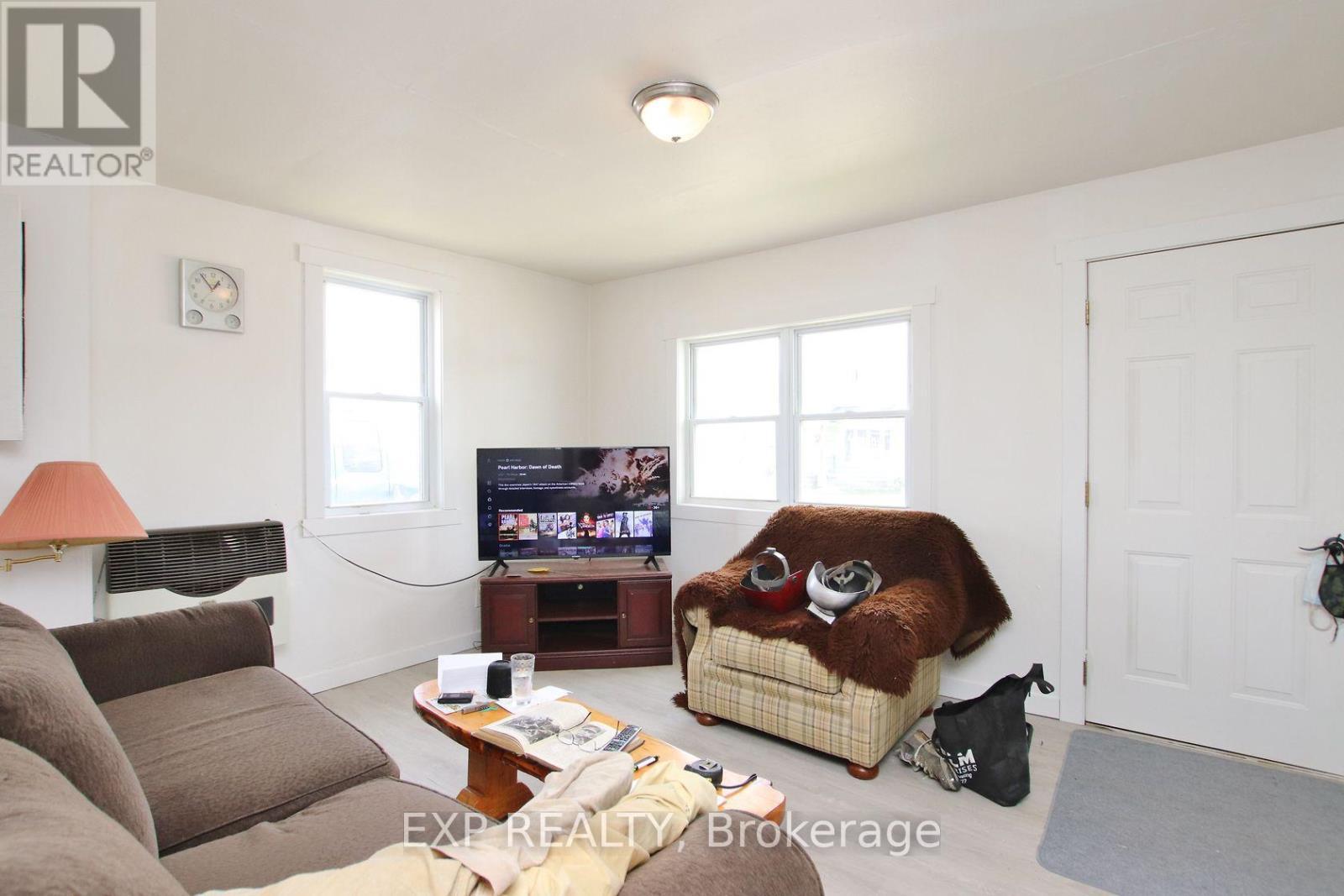55 Ida Street S, Arnprior, ON - Indoor Photo Showing Living Room