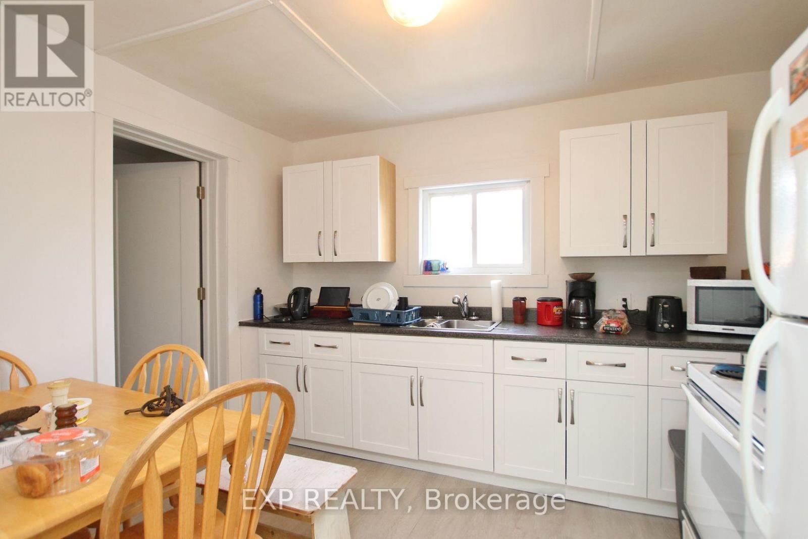 55 Ida Street S, Arnprior, ON - Indoor Photo Showing Kitchen