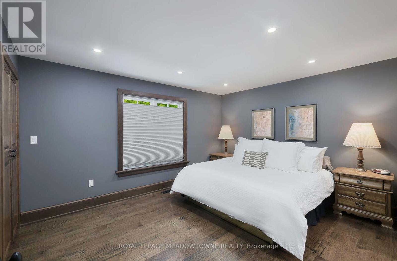 307 Queen Street S, Mississauga, ON - Indoor Photo Showing Bedroom
