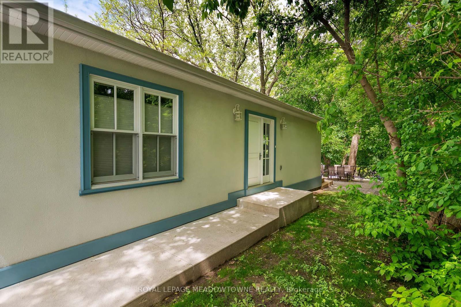 307 Queen Street S, Mississauga, ON - Outdoor With Exterior