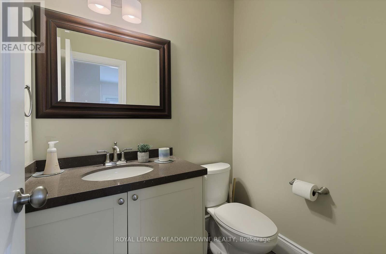 307 Queen Street S, Mississauga, ON - Indoor Photo Showing Bathroom