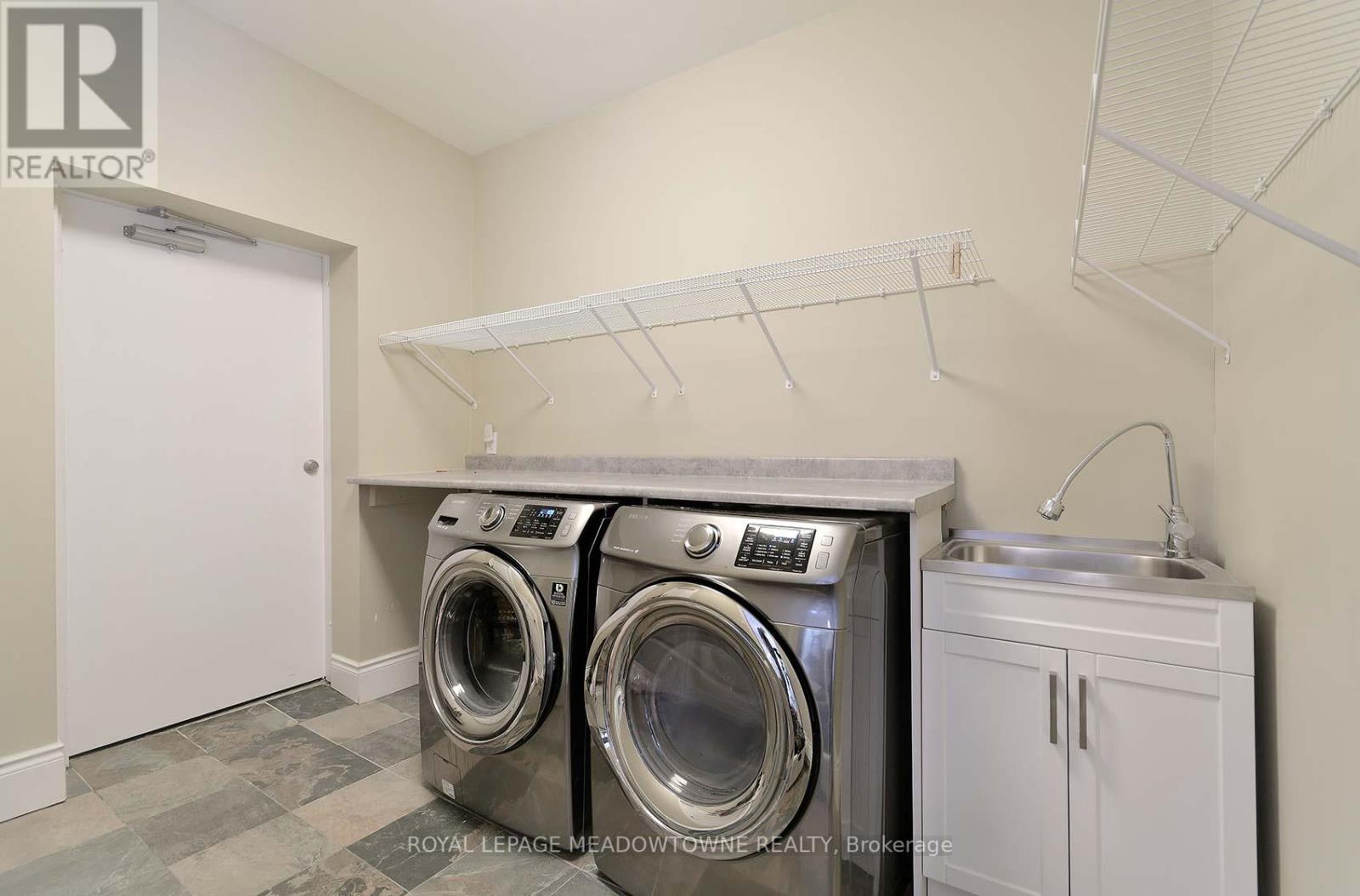 307 Queen Street S, Mississauga, ON - Indoor Photo Showing Laundry Room