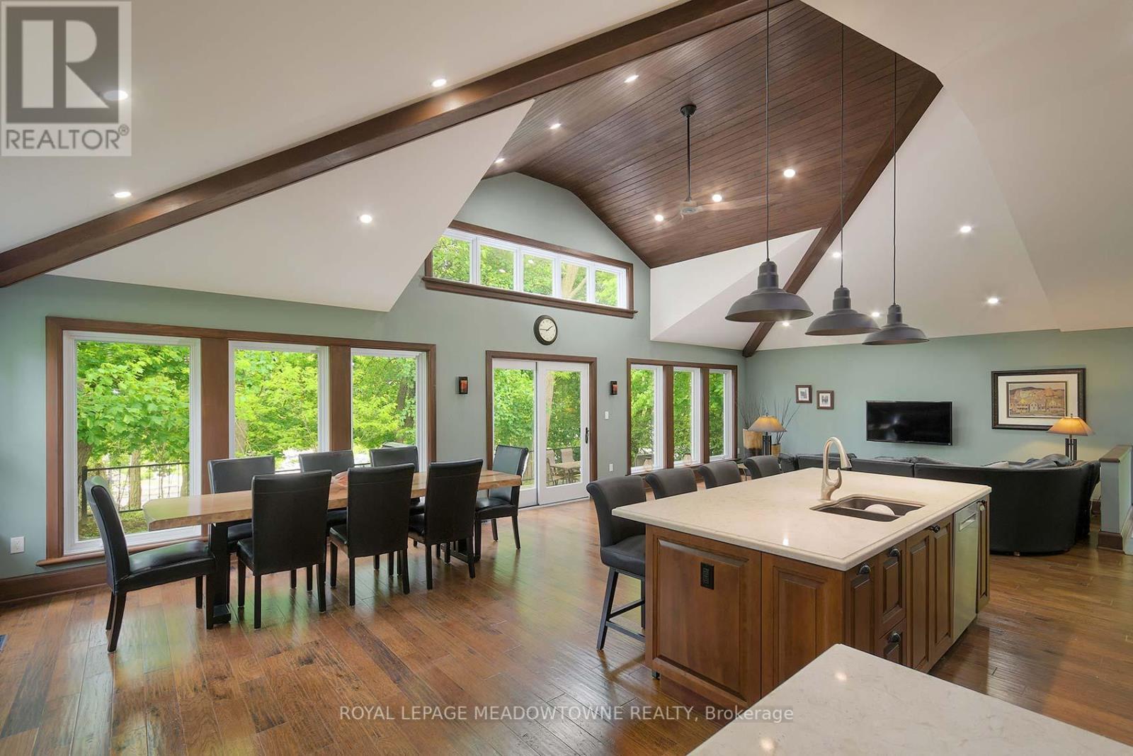 307 Queen Street S, Mississauga, ON - Indoor Photo Showing Dining Room