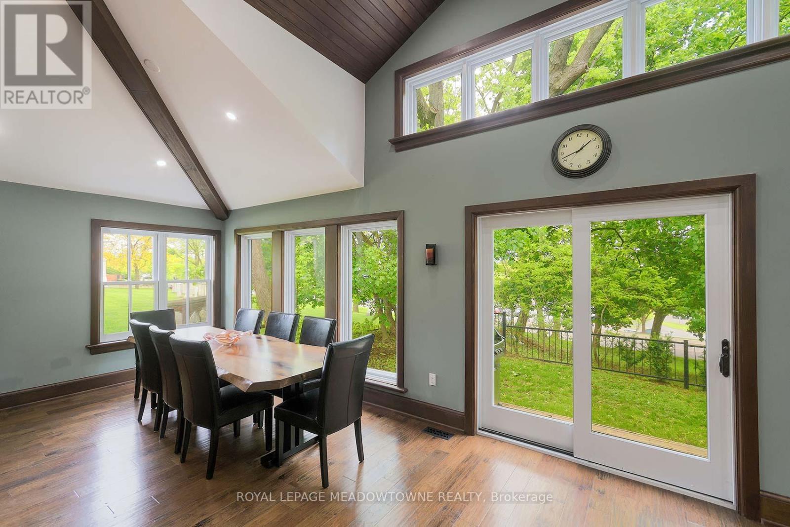307 Queen Street S, Mississauga, ON - Indoor Photo Showing Dining Room