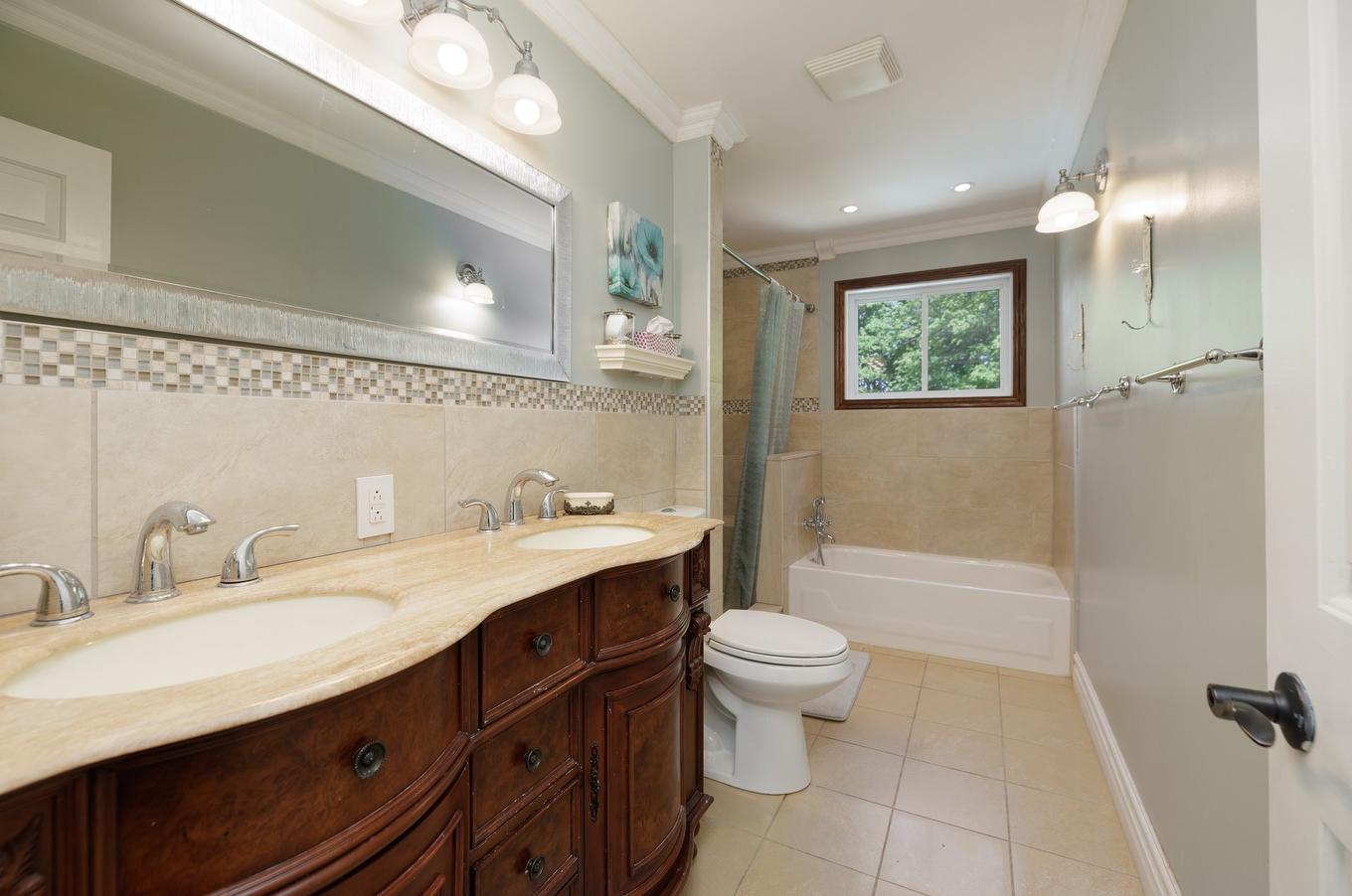 Bathroom - 21 Boul. Caza, Notre-Dame-De-L'Île-Perrot, QC - Indoor Photo Showing Bathroom