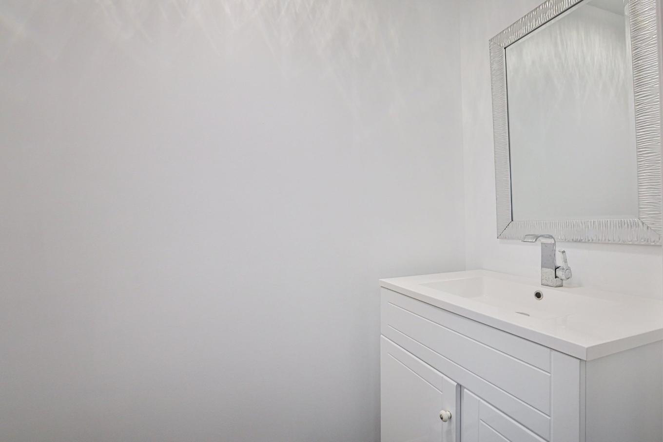 Salle de bains - 2336 Rue Harriet-Quimby, Montréal (Saint-Laurent), QC - Indoor Photo Showing Bathroom