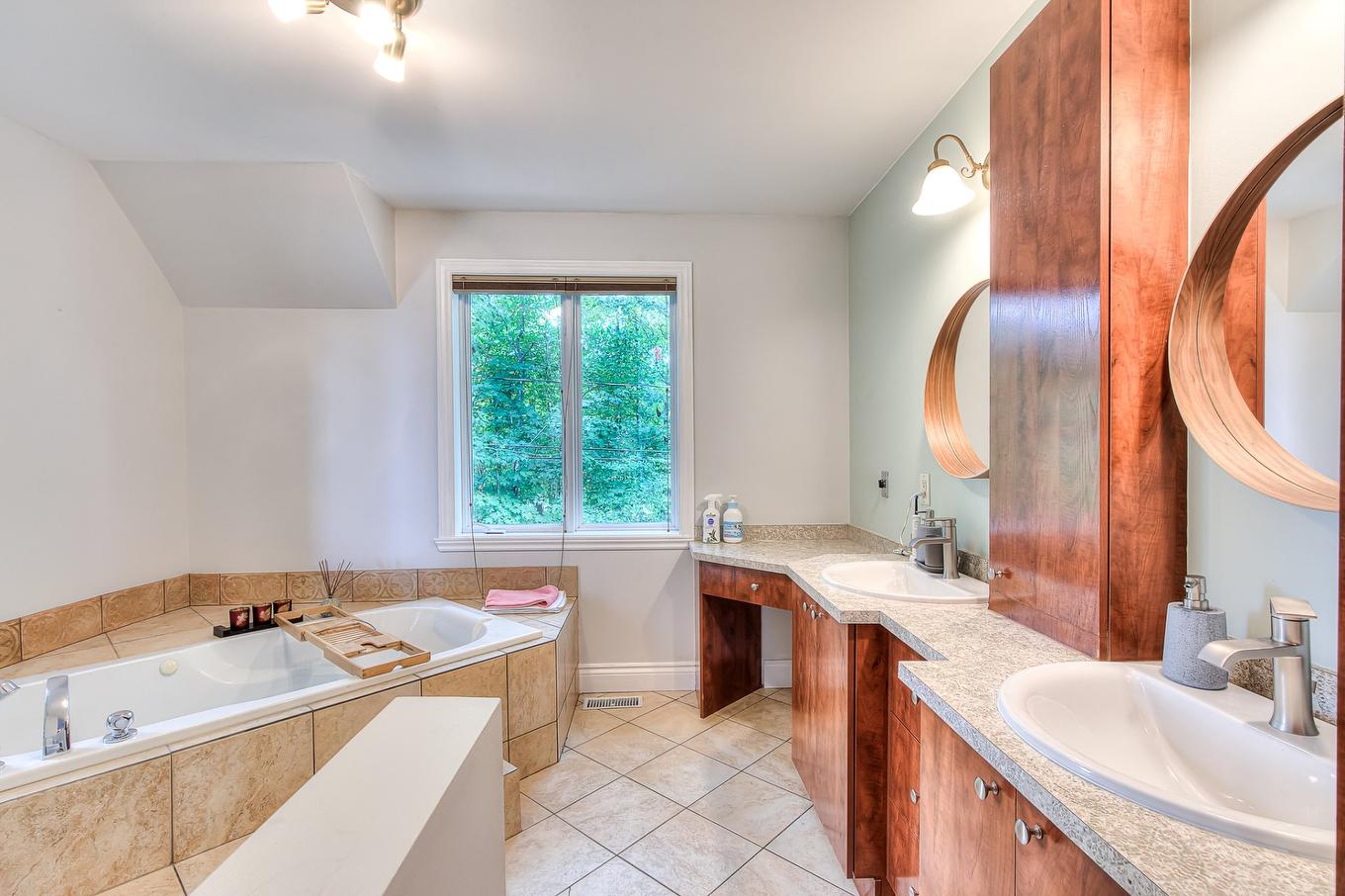 Salle de bains - 14 Crois. Léo-Paul-Desrosiers, Notre-Dame-De-L'Île-Perrot, QC - Indoor Photo Showing Bathroom