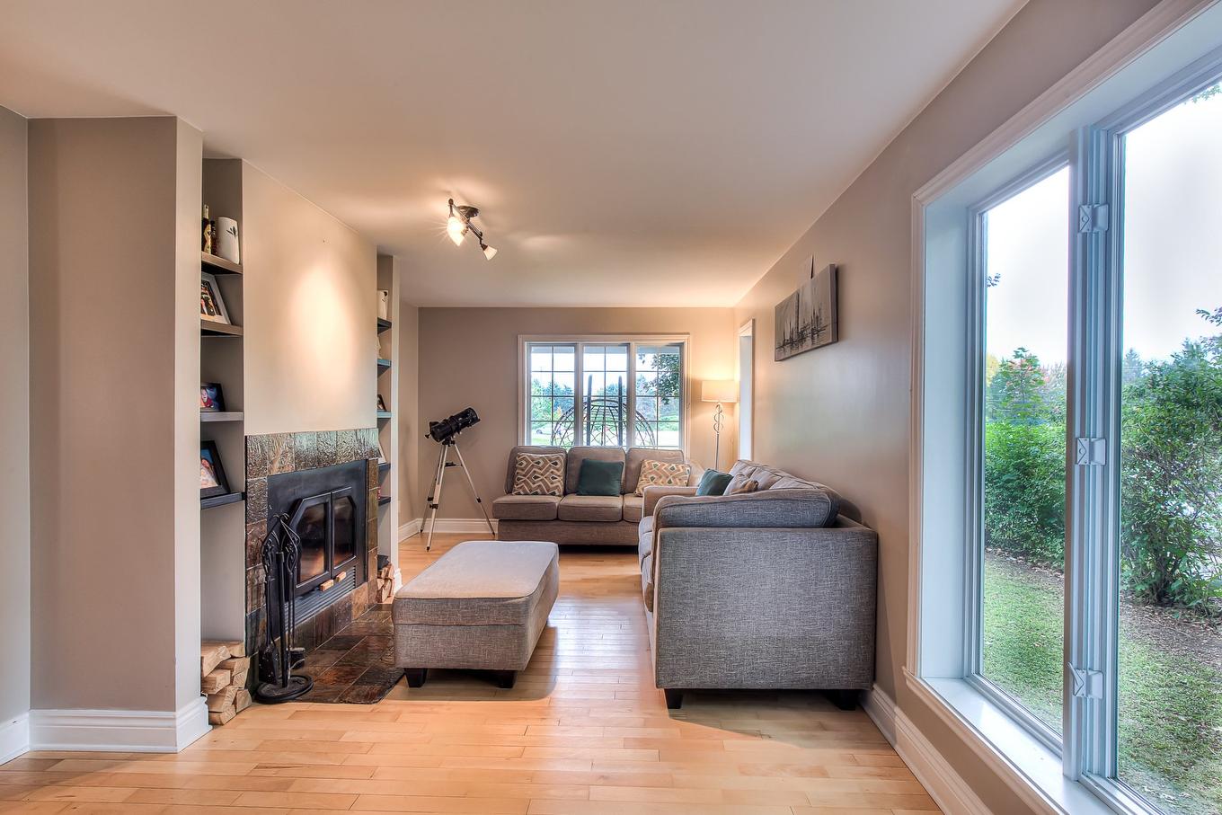 Salon - 14 Crois. Léo-Paul-Desrosiers, Notre-Dame-De-L'Île-Perrot, QC - Indoor Photo Showing Living Room With Fireplace