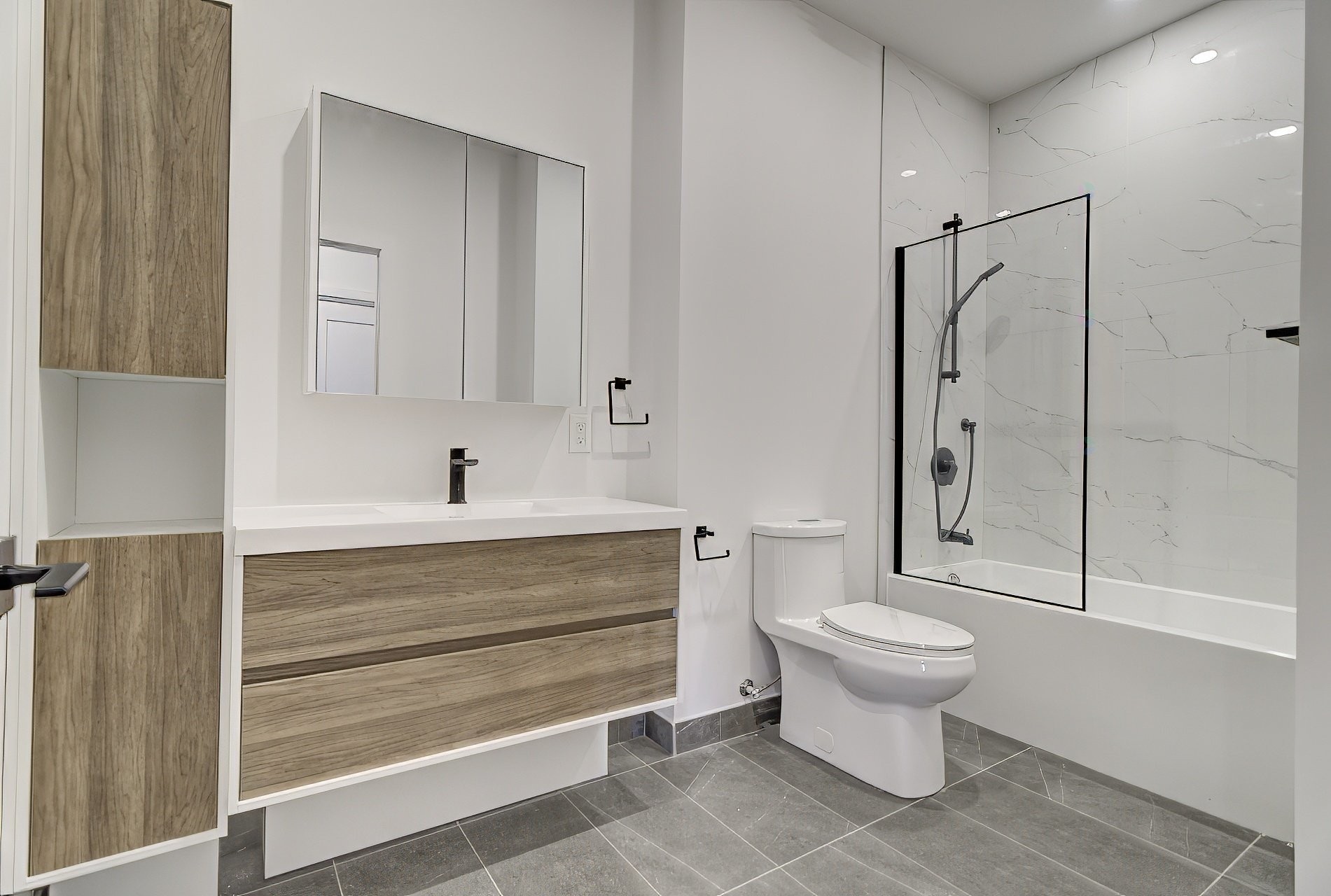 Bathroom - 405-2020 Rue Lucien-Thimens, Montréal (Saint-Laurent), QC - Indoor Photo Showing Bathroom