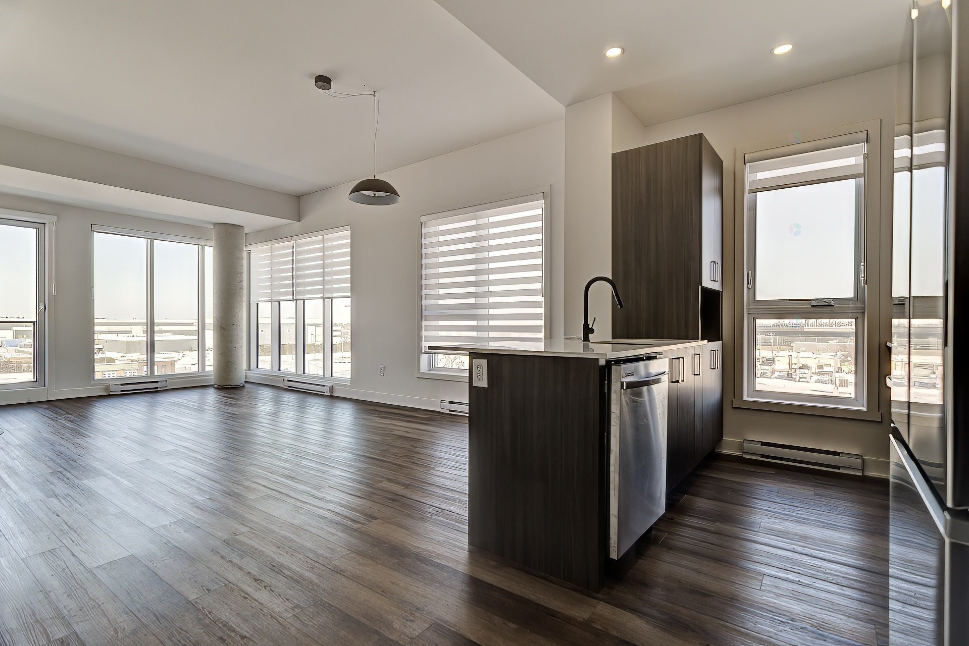 Kitchen - 405-2020 Rue Lucien-Thimens, Montréal (Saint-Laurent), QC - Indoor Photo Showing Kitchen