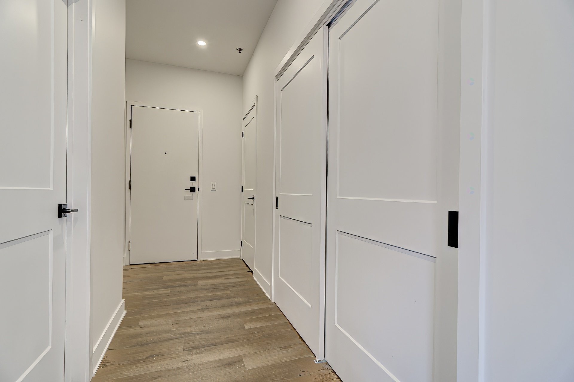 Mud Room - 405-2020 Rue Lucien-Thimens, Montréal (Saint-Laurent), QC - Indoor Photo Showing Other Room