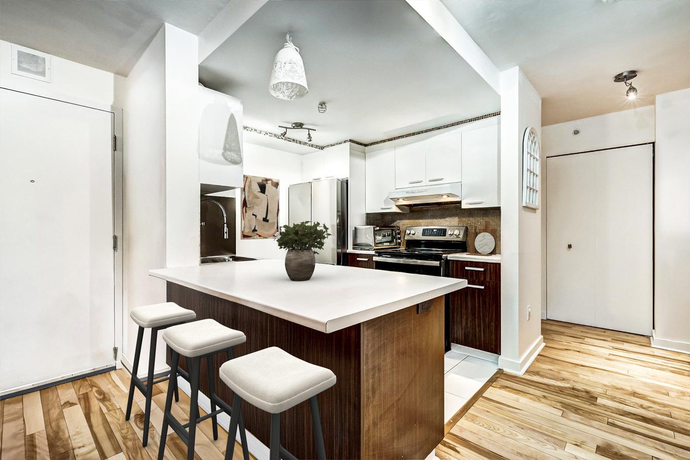 Cuisine - 1010-4650 Rue Jean-Talon E., Montréal (Saint-Léonard), QC - Indoor Photo Showing Kitchen