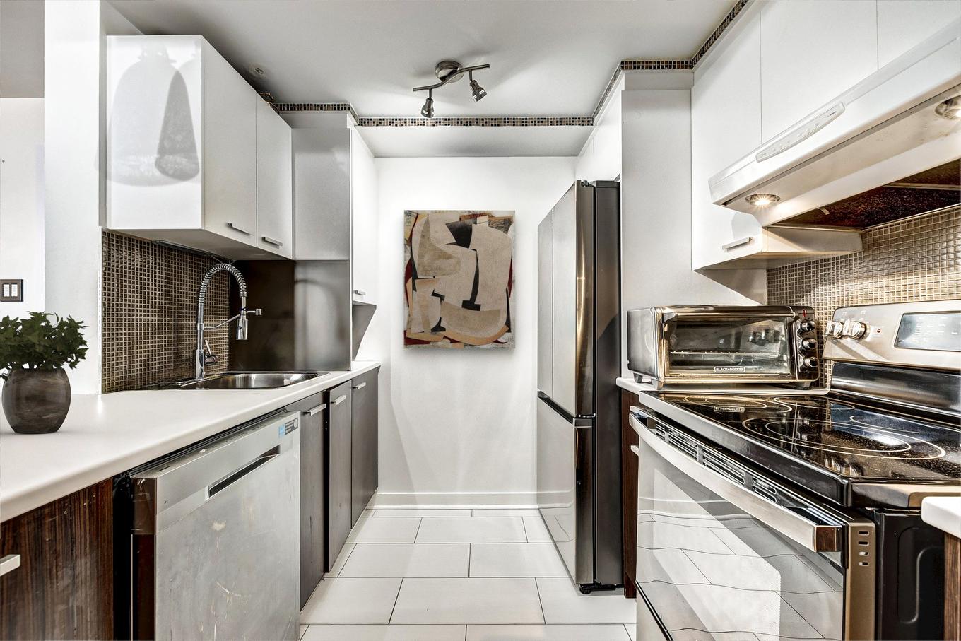 Cuisine - 1010-4650 Rue Jean-Talon E., Montréal (Saint-Léonard), QC - Indoor Photo Showing Kitchen