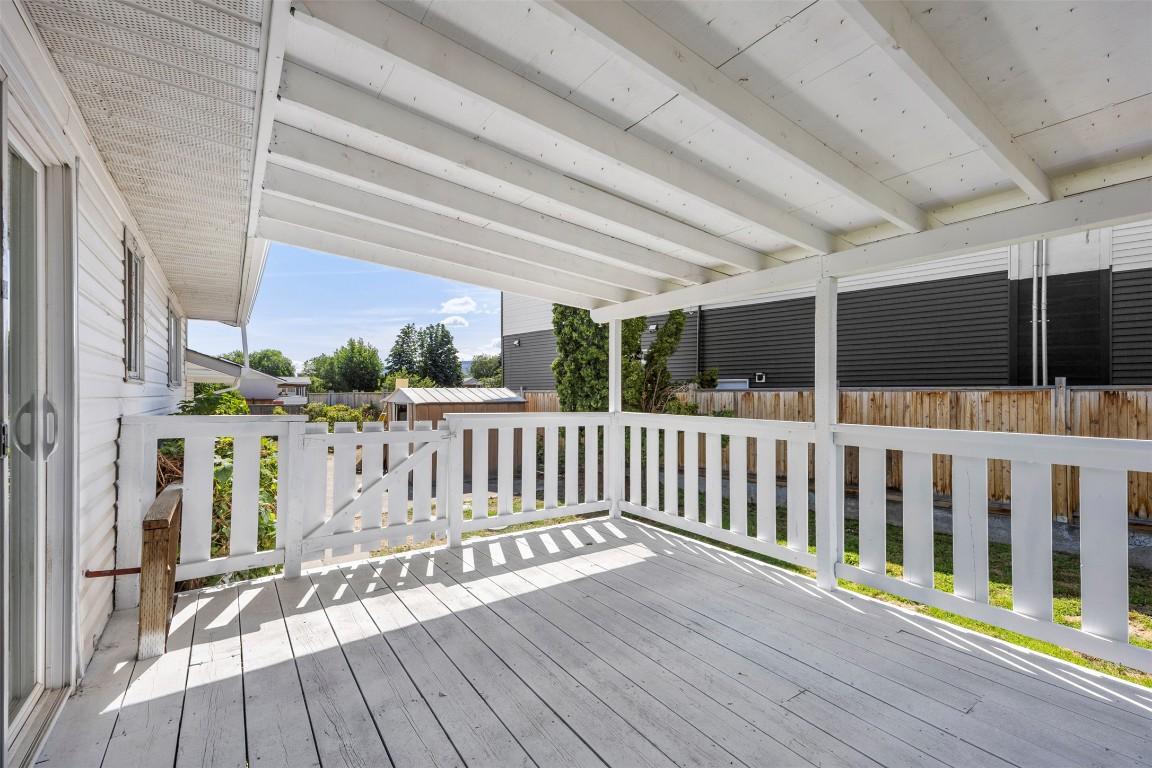 971 Kirkland Place, Kamloops, BC - Outdoor With Deck Patio Veranda With Exterior