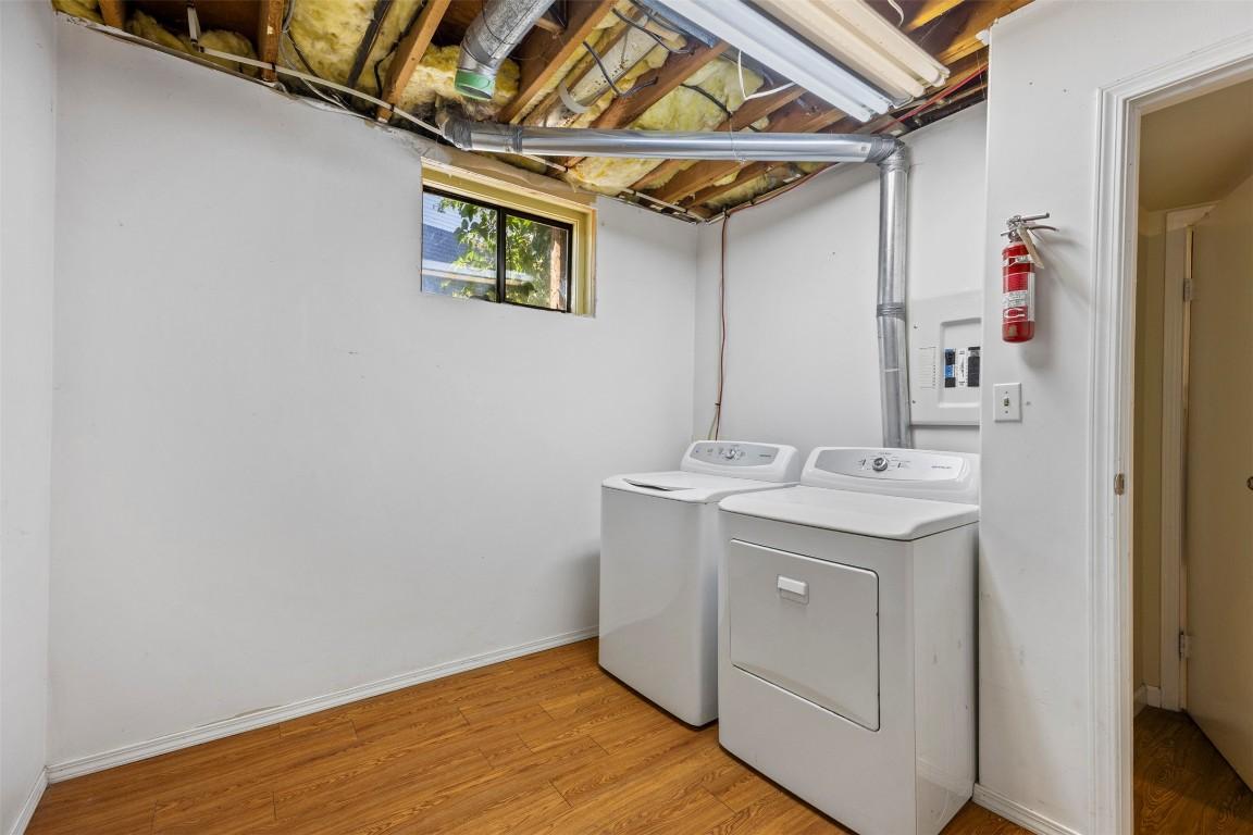 971 Kirkland Place, Kamloops, BC - Indoor Photo Showing Laundry Room