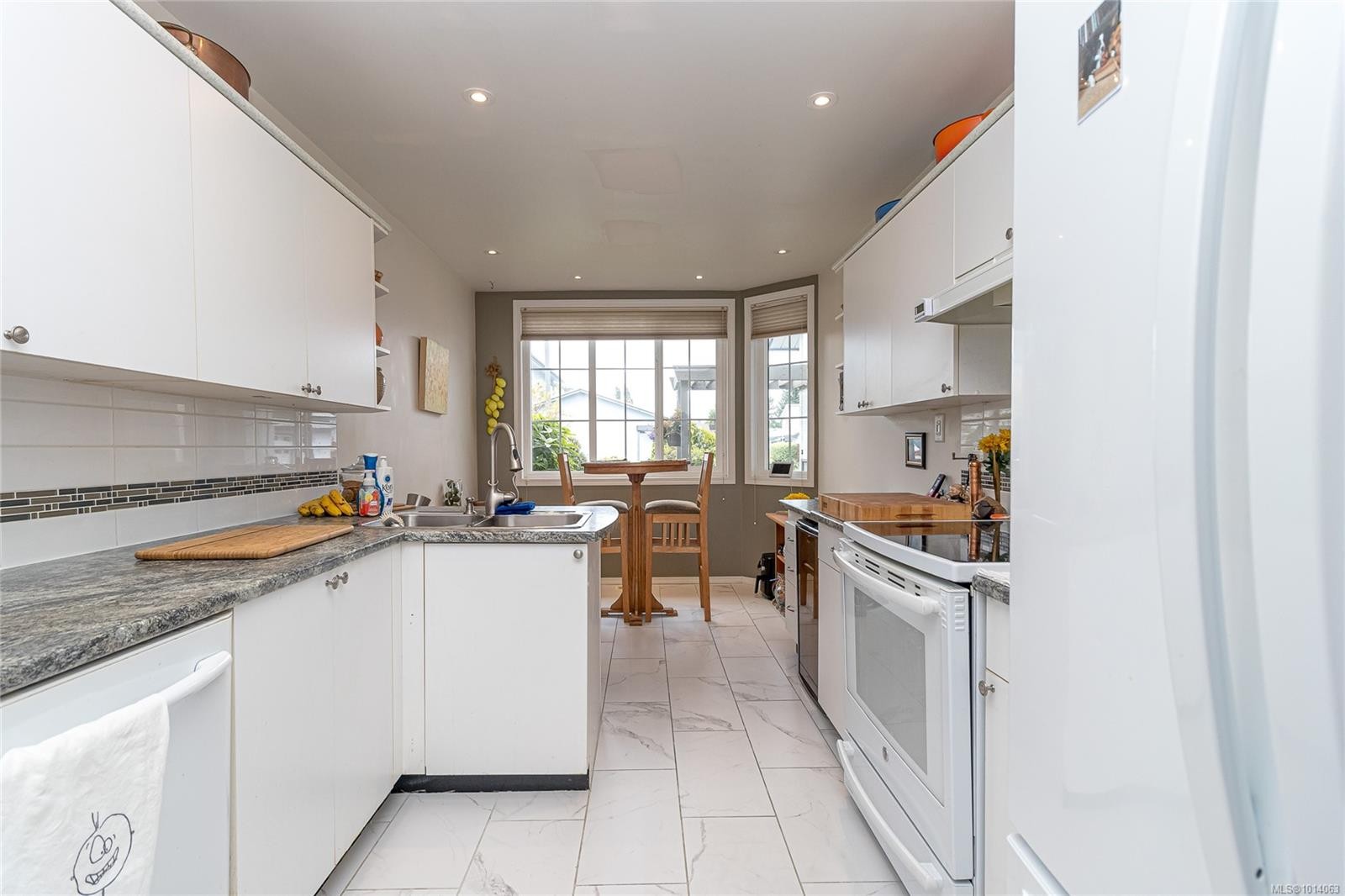 16-2115 Amelia Ave, Sidney, BC