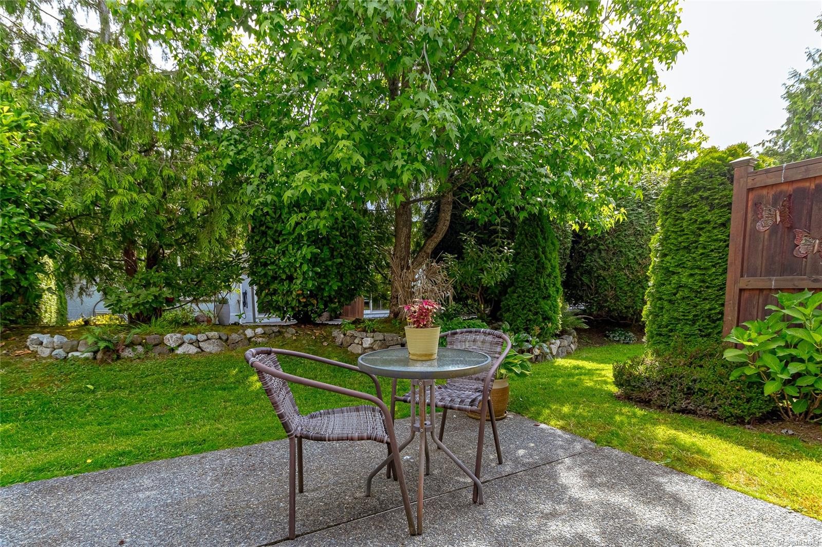 16-2115 Amelia Ave, Sidney, BC