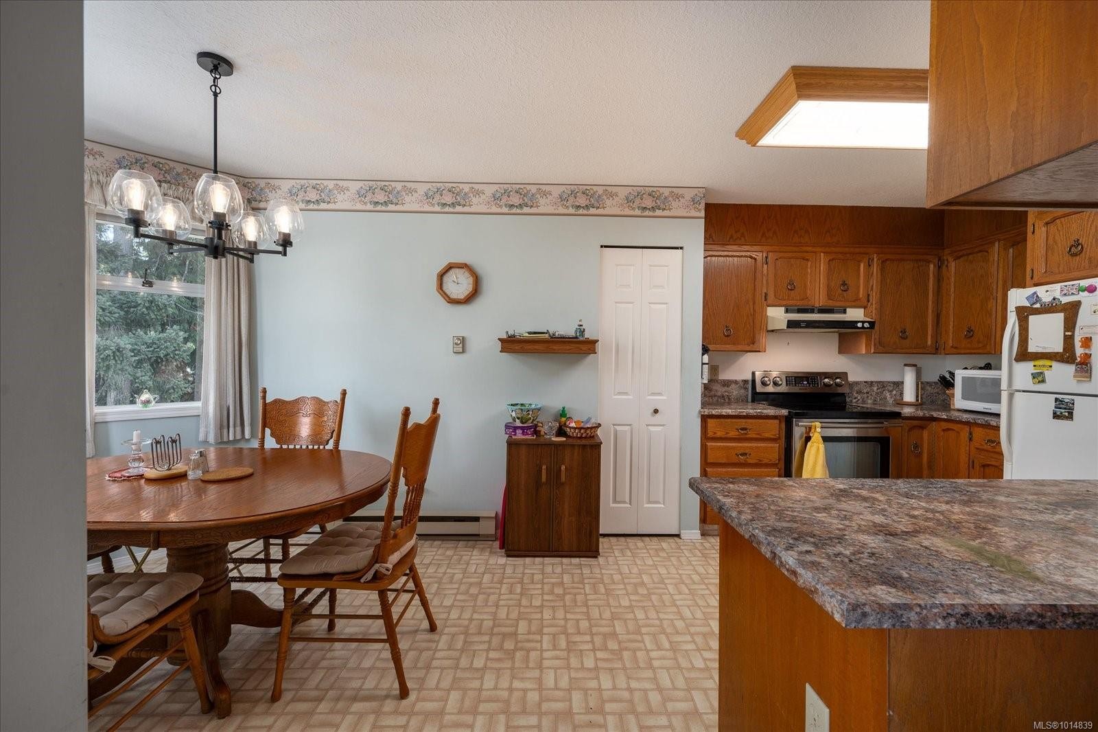 629 Dogwood Rd, Qualicum Beach, BC