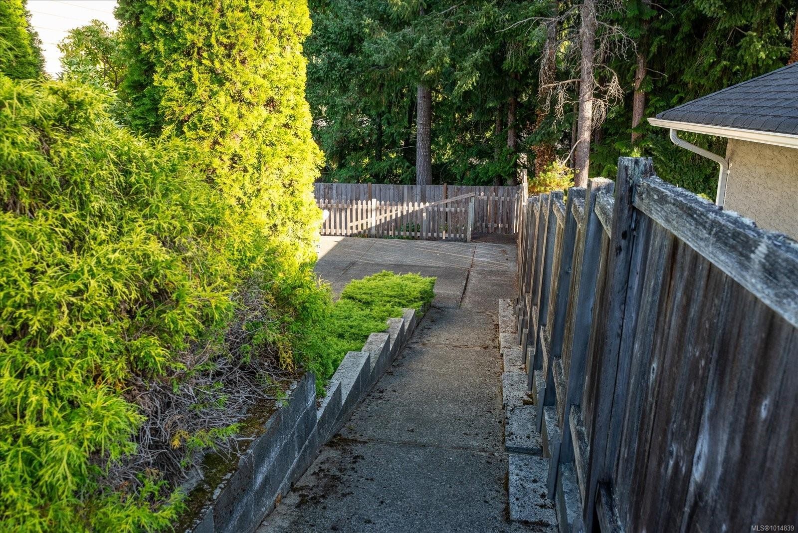 629 Dogwood Rd, Qualicum Beach, BC