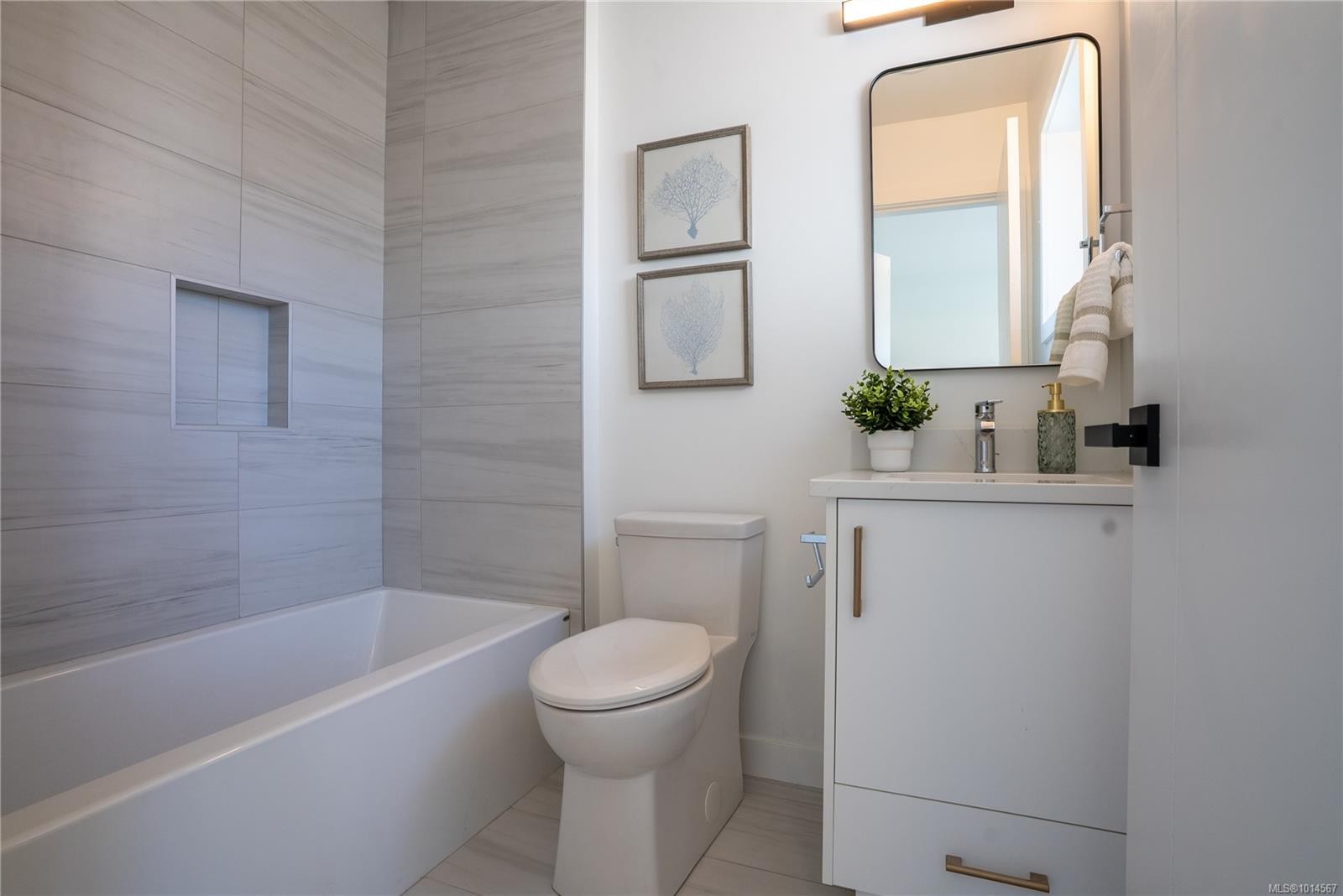 Unit 5-3907 Cedar Hill Rd, Saanich, BC