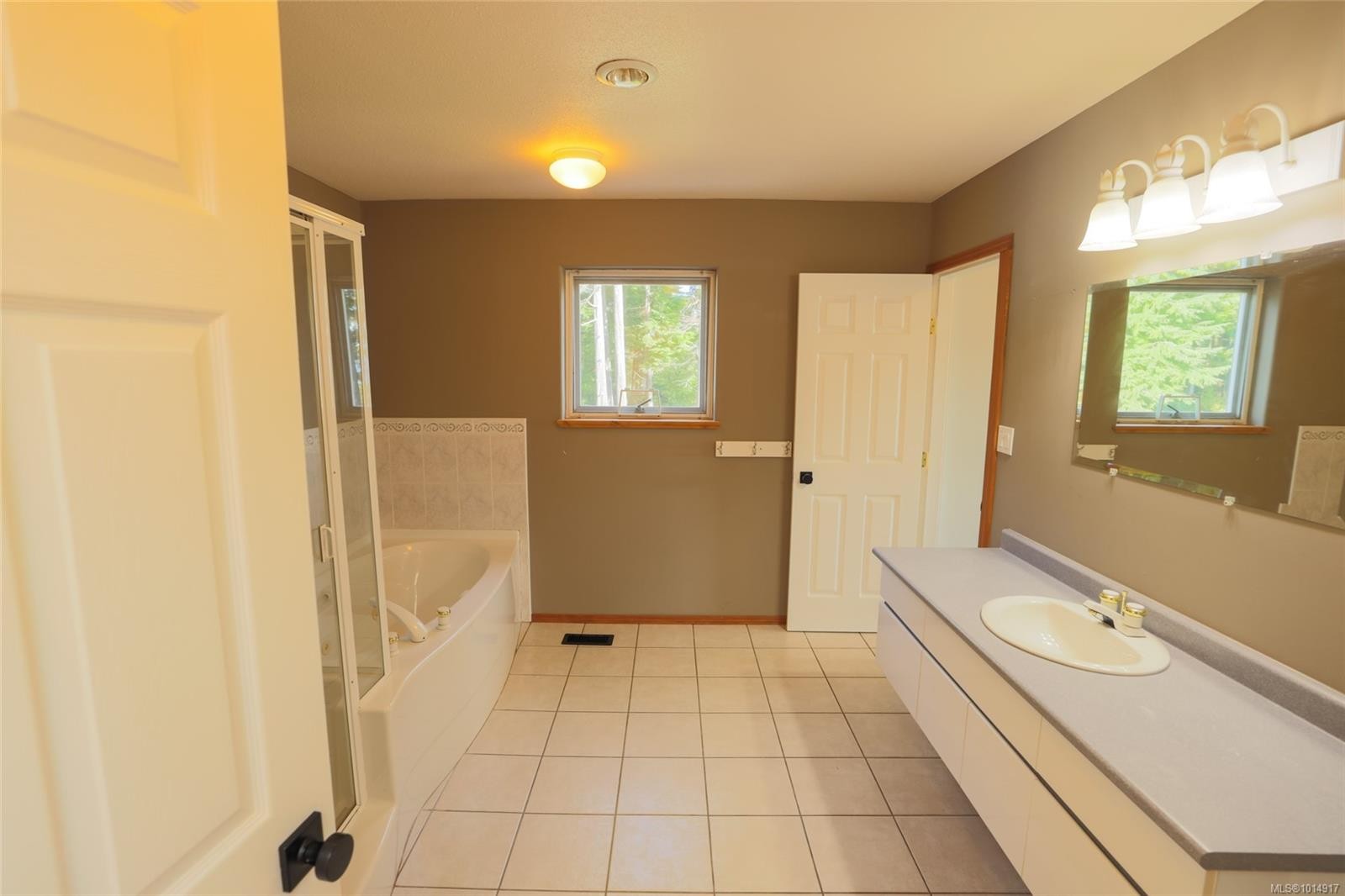 8730 Seaview Dr, Port Hardy, BC