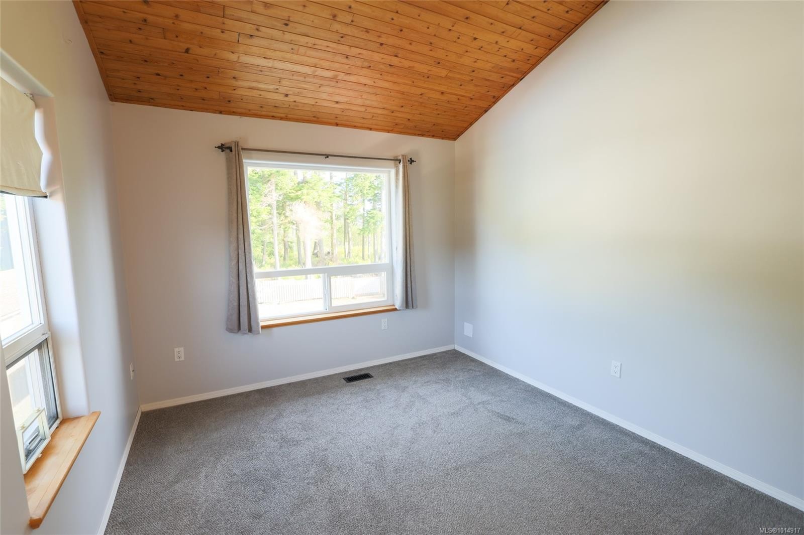 8730 Seaview Dr, Port Hardy, BC