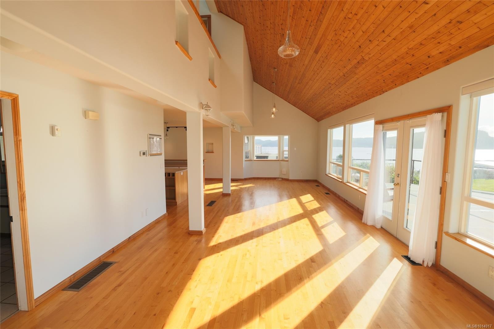 8730 Seaview Dr, Port Hardy, BC