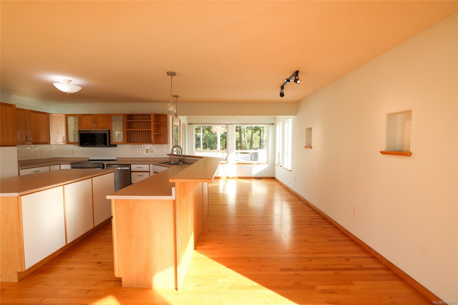 8730 Seaview Dr, Port Hardy, BC