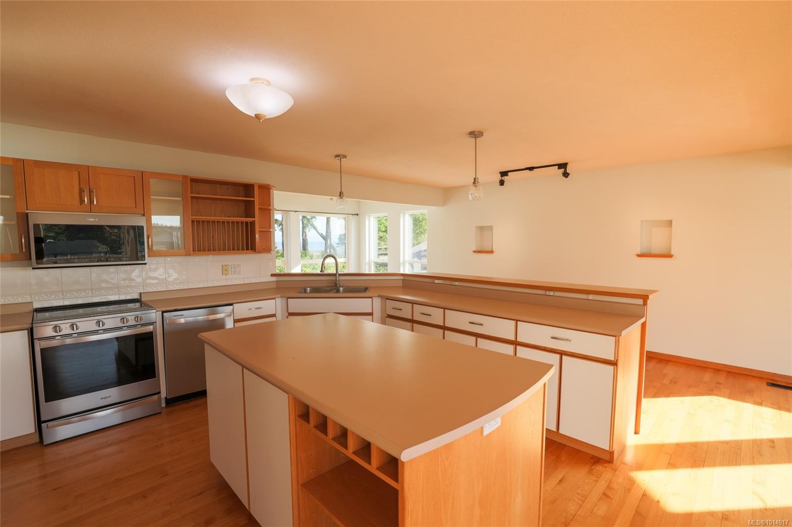 8730 Seaview Dr, Port Hardy, BC