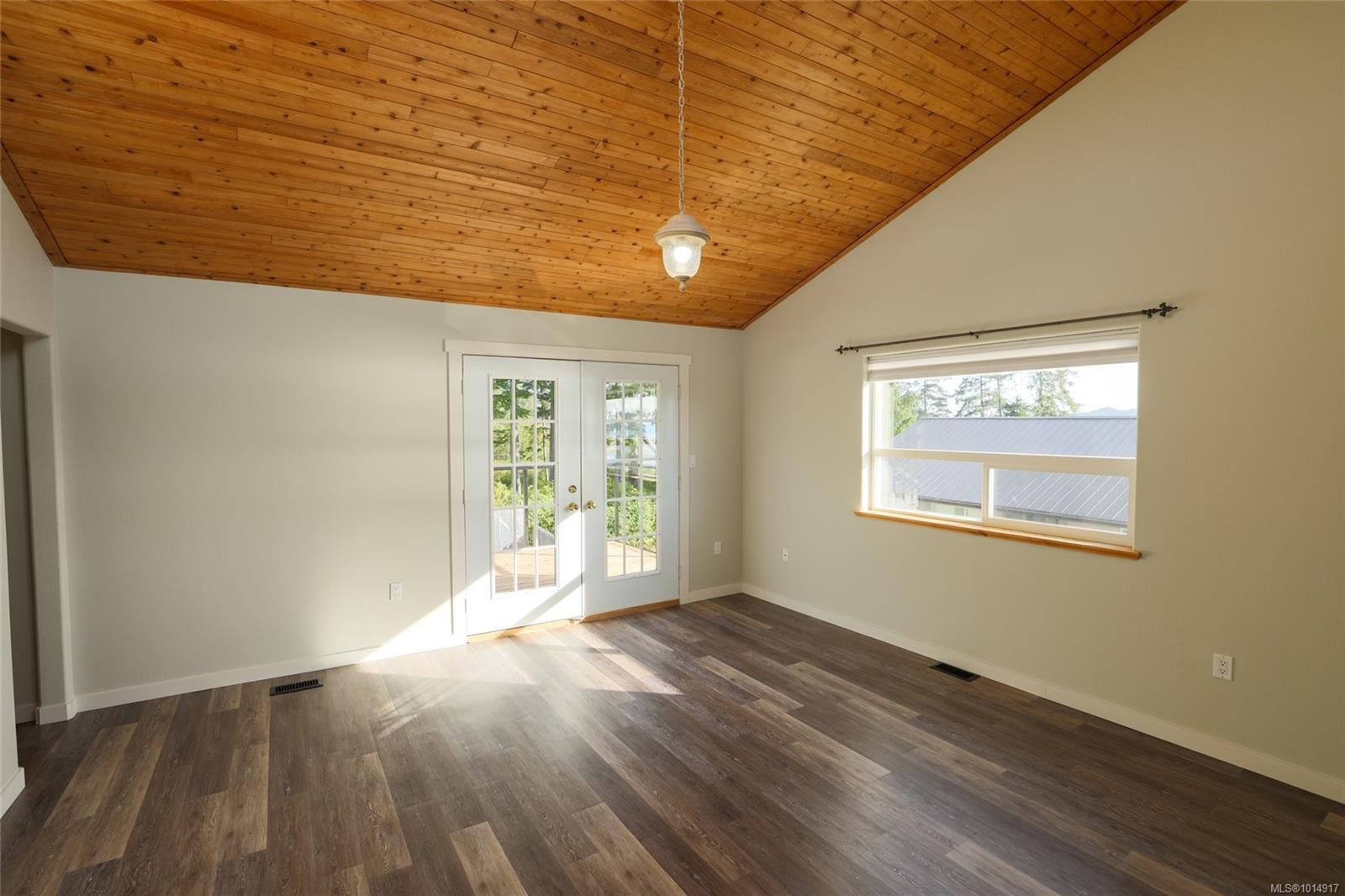 8730 Seaview Dr, Port Hardy, BC