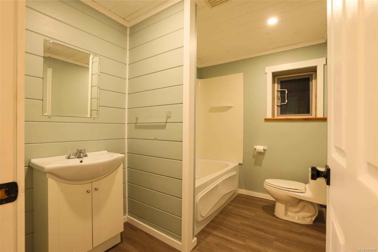 8730 Seaview Dr, Port Hardy, BC