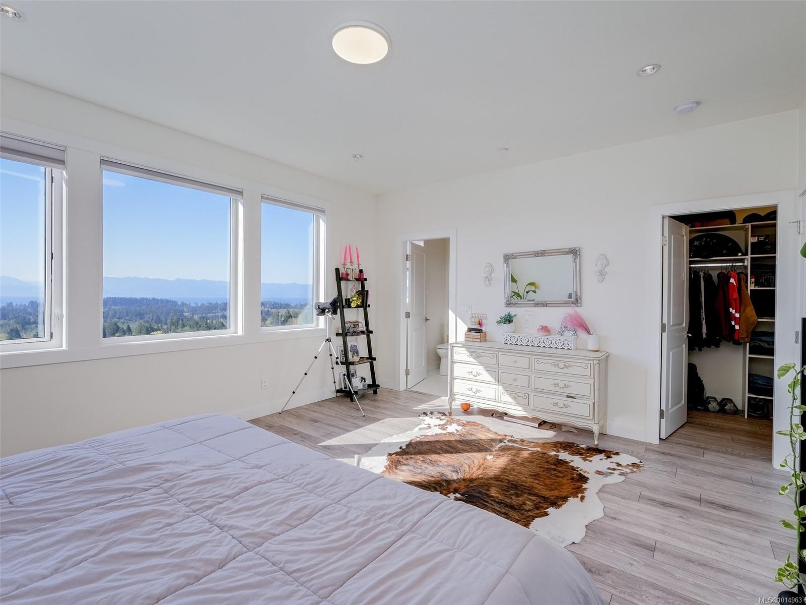 2311 Hudson Terr, Sooke, BC - Indoor Photo Showing Bedroom