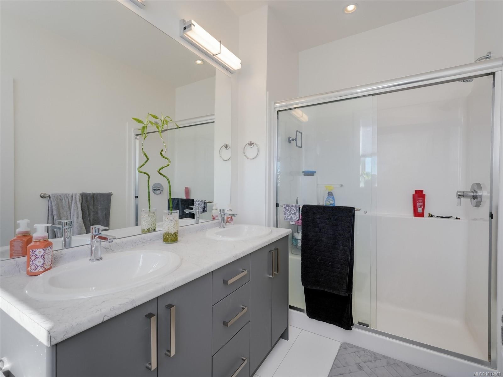 2311 Hudson Terr, Sooke, BC - Indoor Photo Showing Bathroom