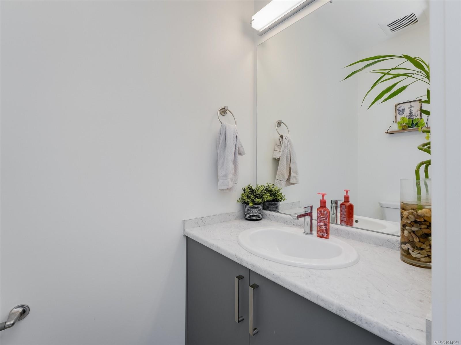 2311 Hudson Terr, Sooke, BC - Indoor Photo Showing Bathroom