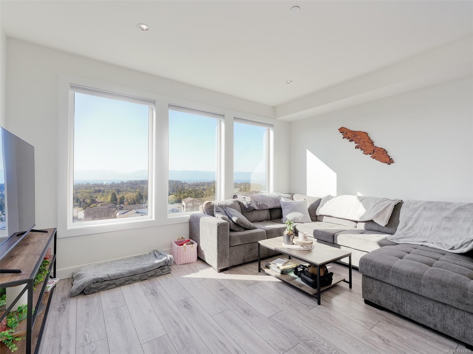 2311 Hudson Terr, Sooke, BC - Indoor Photo Showing Living Room