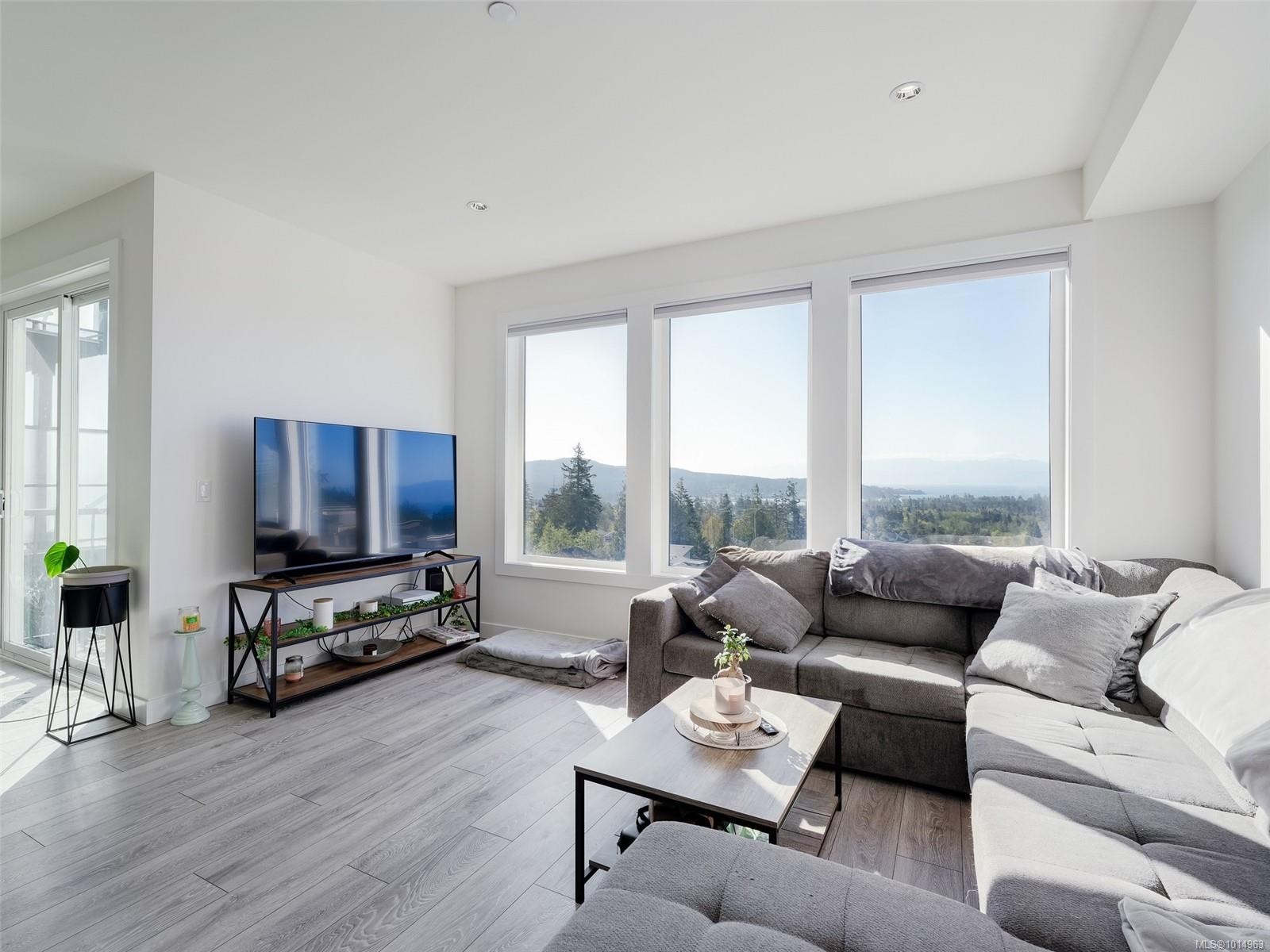 2311 Hudson Terr, Sooke, BC - Indoor Photo Showing Living Room