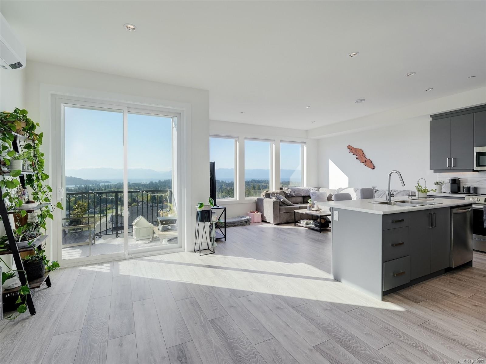 2311 Hudson Terr, Sooke, BC - Indoor Photo Showing Other Room