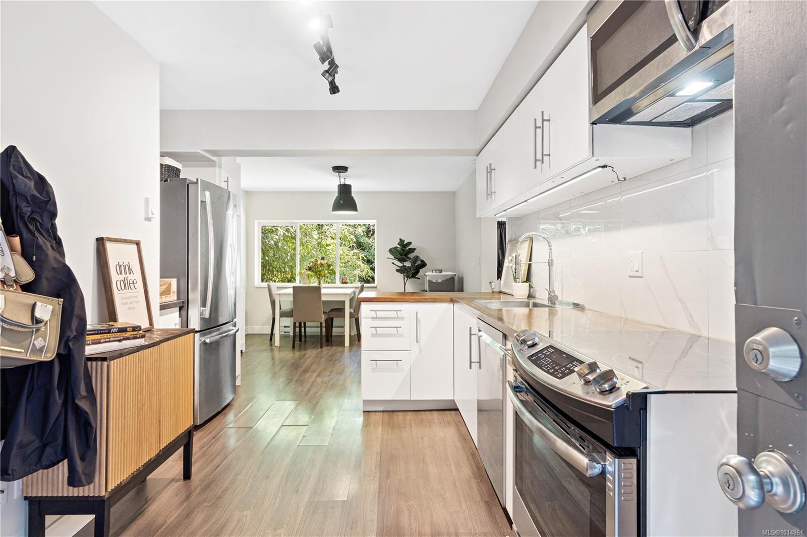 3365 Departure Bay Rd, Nanaimo, BC