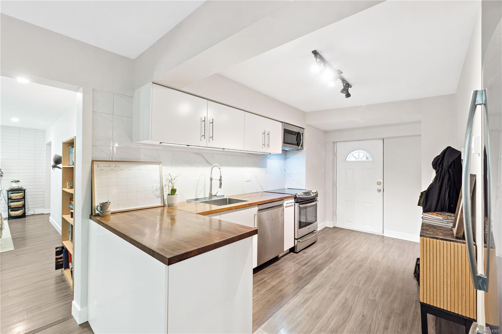 3365 Departure Bay Rd, Nanaimo, BC