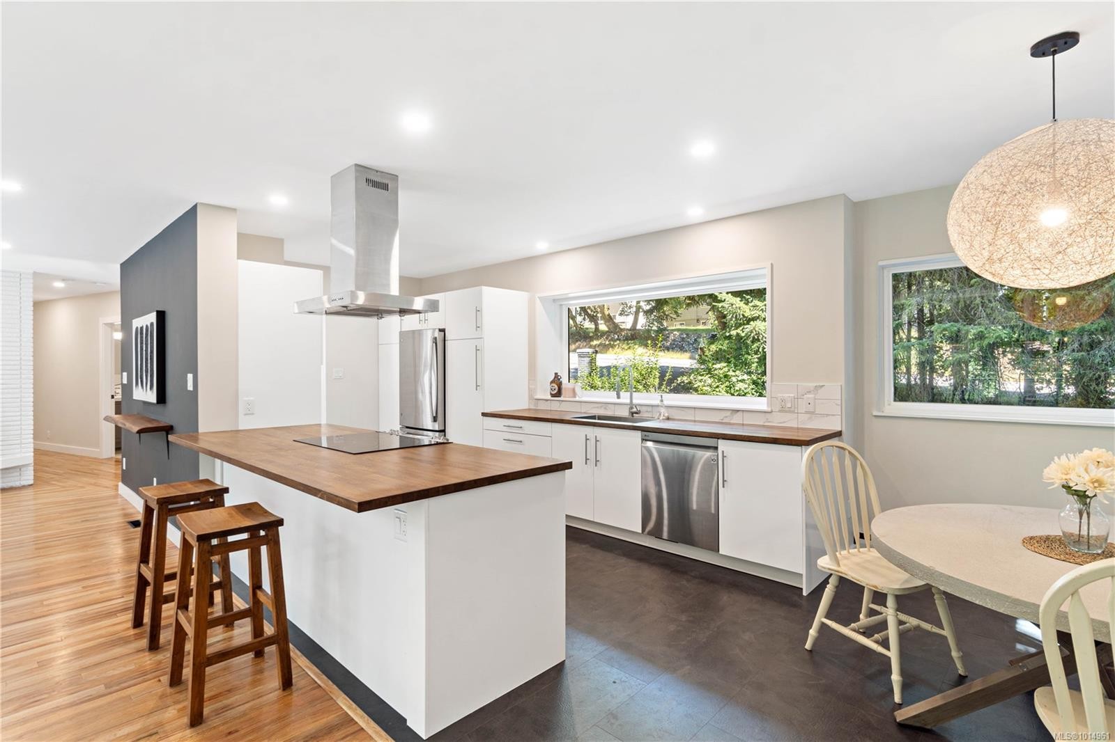 3365 Departure Bay Rd, Nanaimo, BC