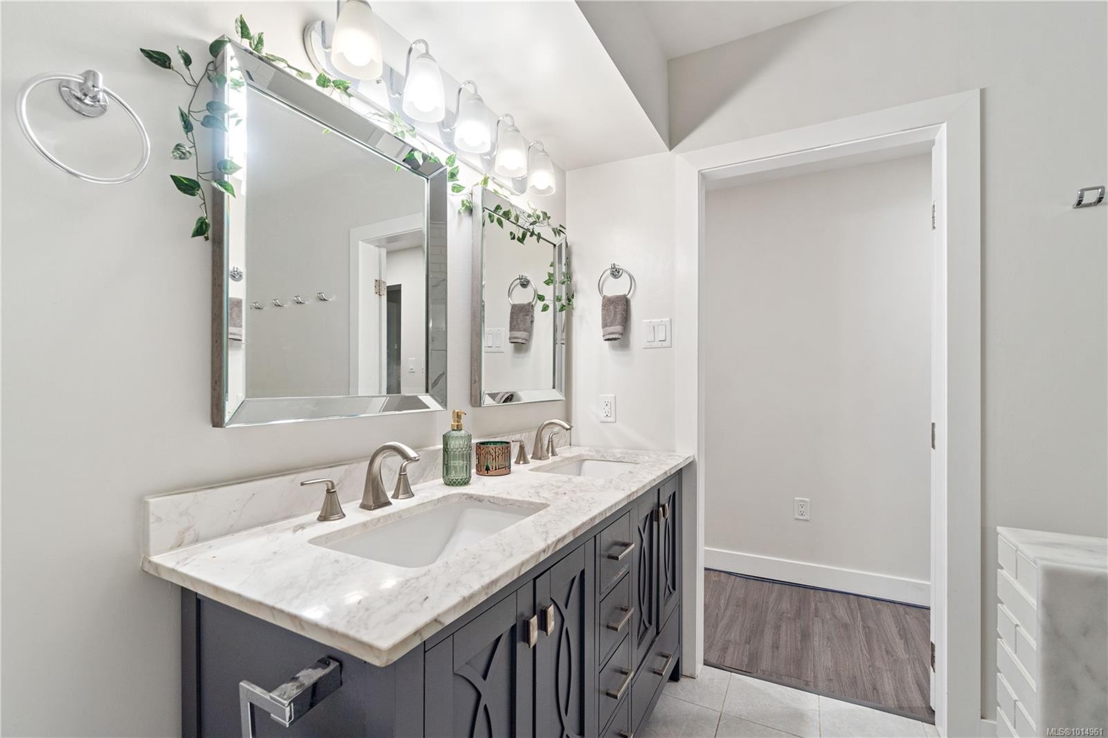 3365 Departure Bay Rd, Nanaimo, BC